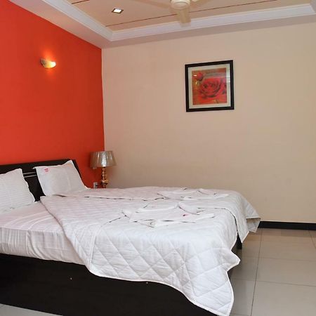 Hotel Subhalakshmi Palace Kāraikkudi Buitenkant foto