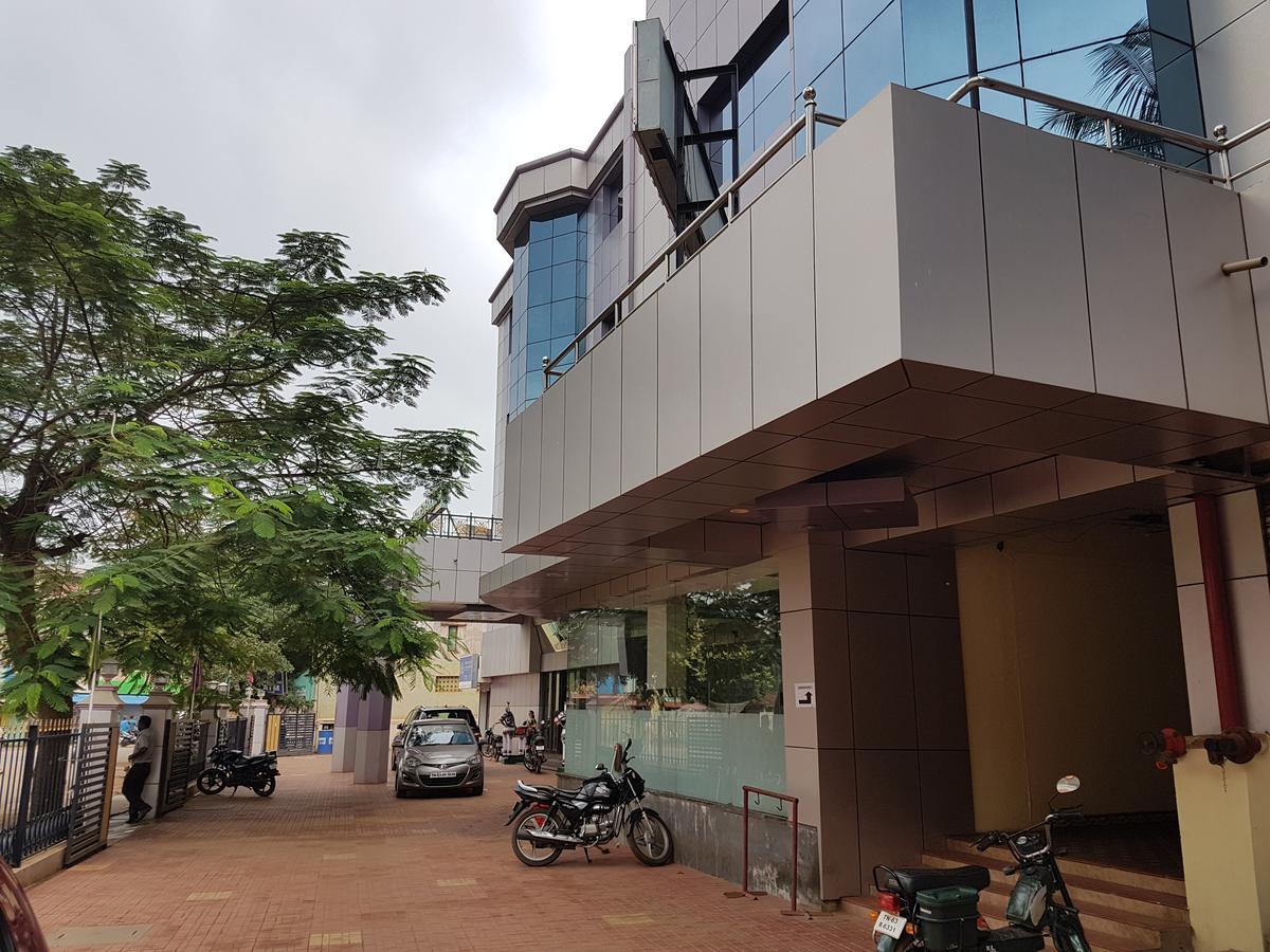 Hotel Subhalakshmi Palace Kāraikkudi Buitenkant foto