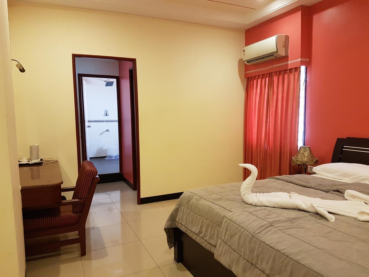 Hotel Subhalakshmi Palace Kāraikkudi Buitenkant foto
