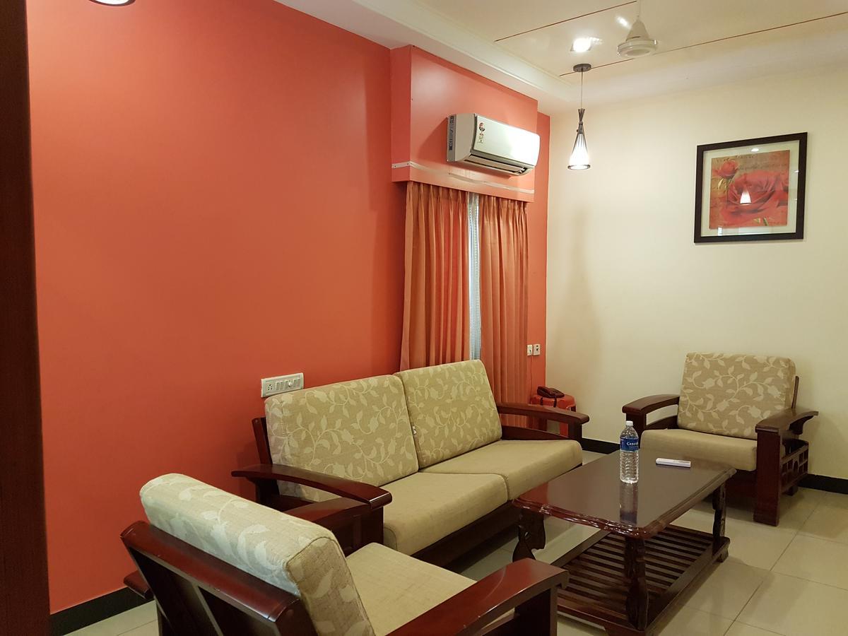 Hotel Subhalakshmi Palace Kāraikkudi Buitenkant foto