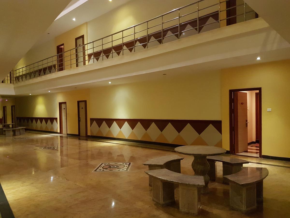 Hotel Subhalakshmi Palace Kāraikkudi Buitenkant foto