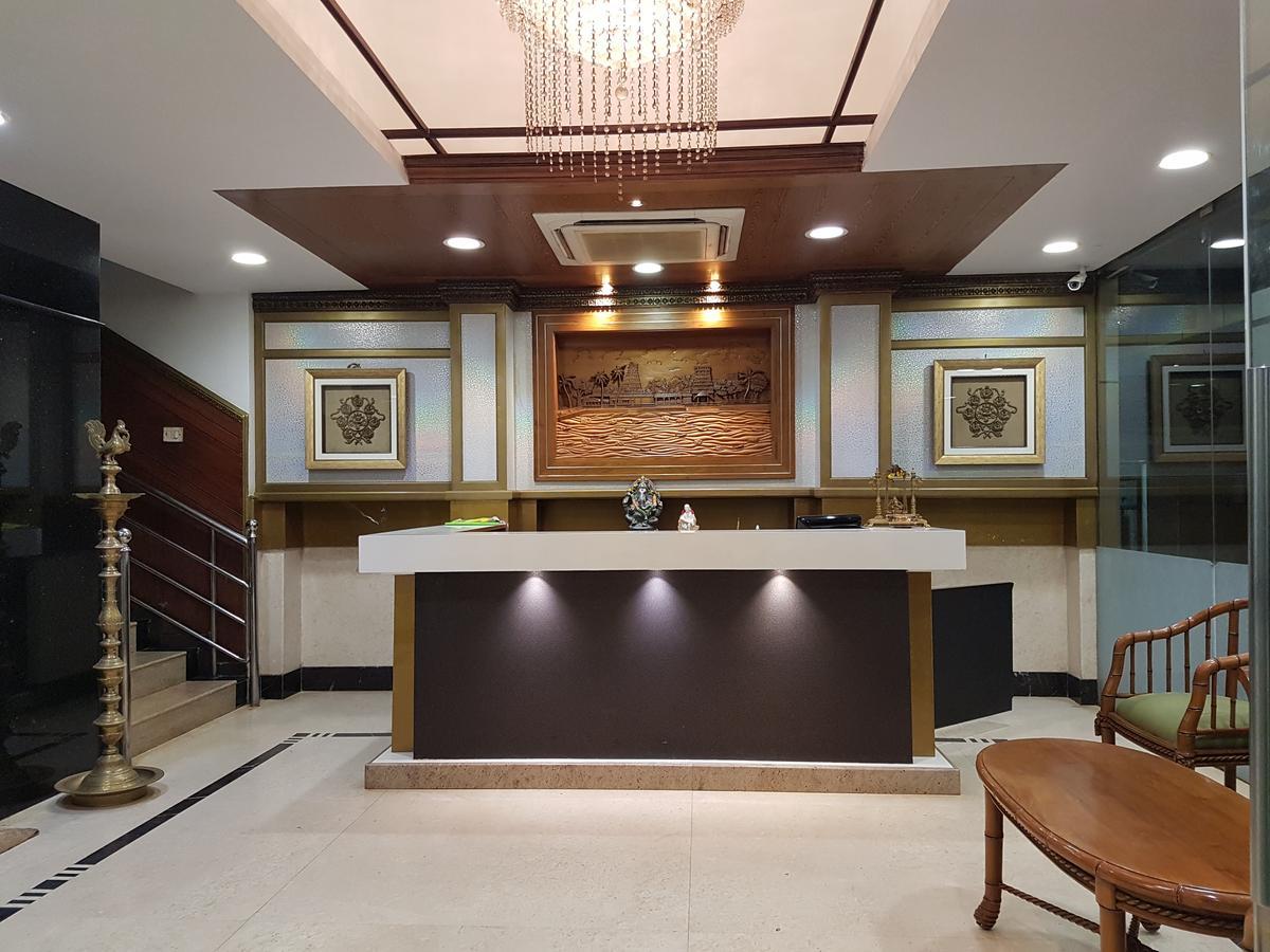 Hotel Subhalakshmi Palace Kāraikkudi Buitenkant foto