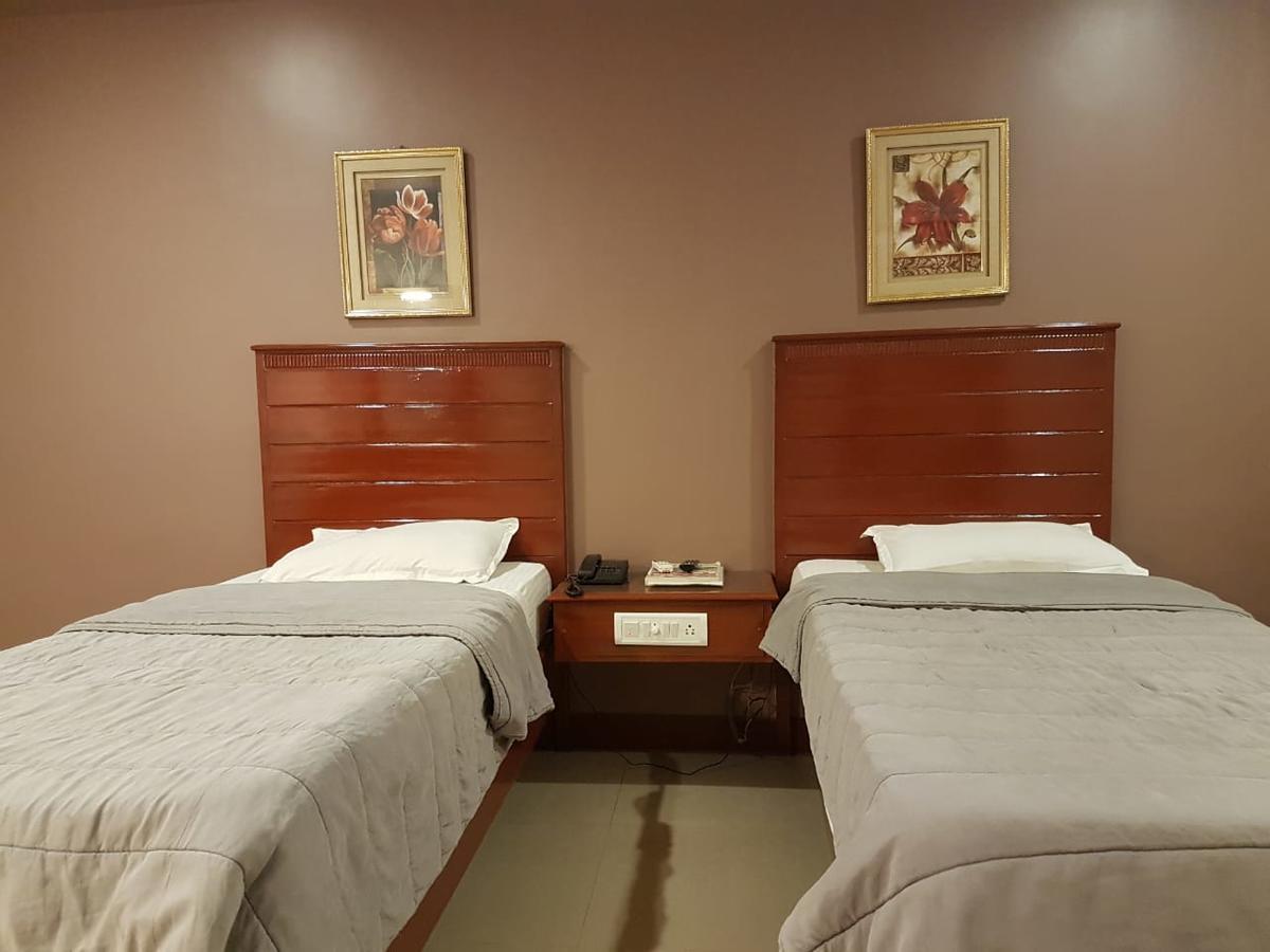 Hotel Subhalakshmi Palace Kāraikkudi Buitenkant foto