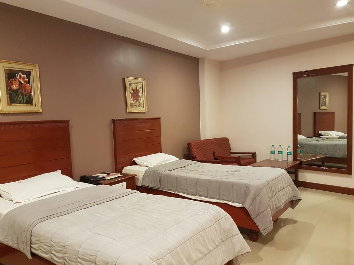 Hotel Subhalakshmi Palace Kāraikkudi Buitenkant foto