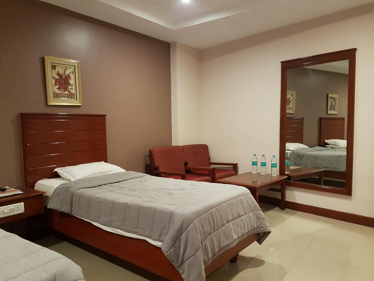 Hotel Subhalakshmi Palace Kāraikkudi Buitenkant foto