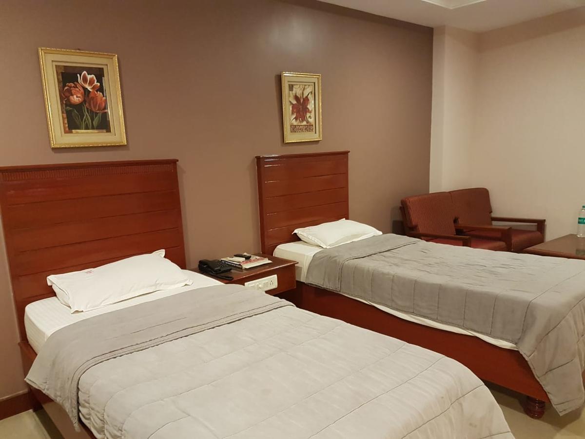 Hotel Subhalakshmi Palace Kāraikkudi Buitenkant foto