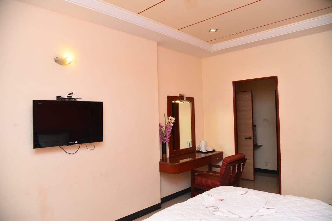 Hotel Subhalakshmi Palace Kāraikkudi Buitenkant foto