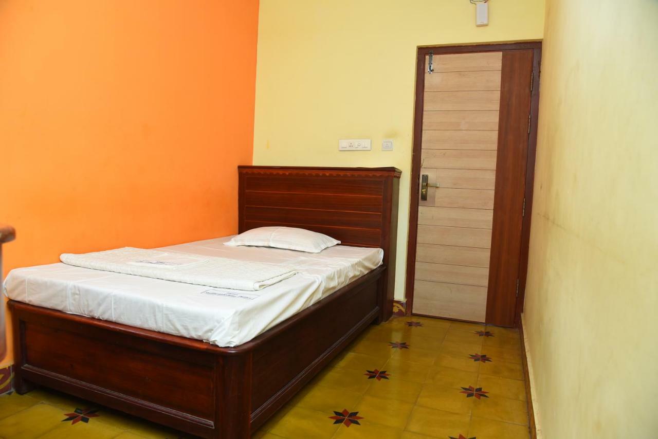Hotel Subhalakshmi Palace Kāraikkudi Buitenkant foto