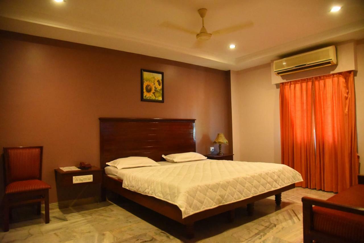 Hotel Subhalakshmi Palace Kāraikkudi Buitenkant foto