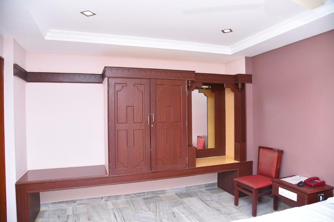 Hotel Subhalakshmi Palace Kāraikkudi Buitenkant foto