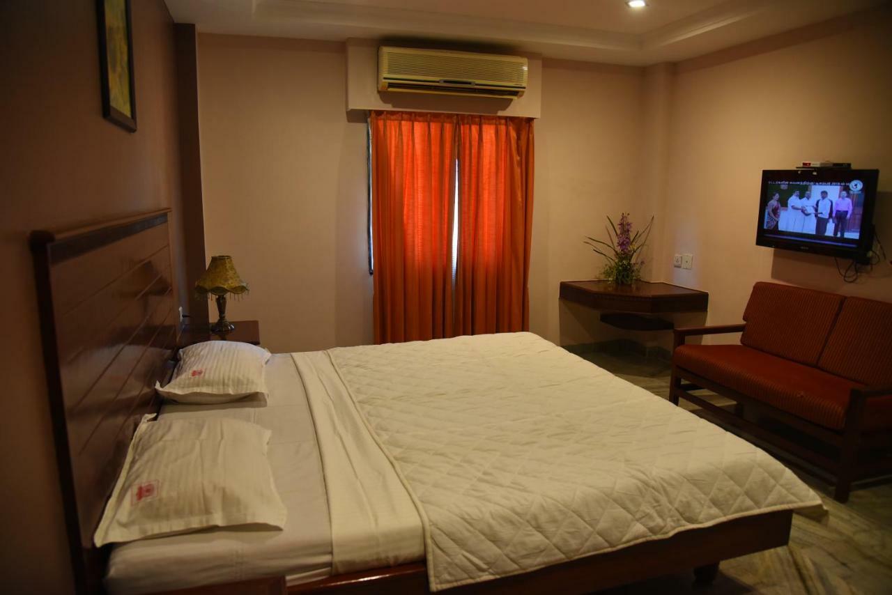 Hotel Subhalakshmi Palace Kāraikkudi Buitenkant foto