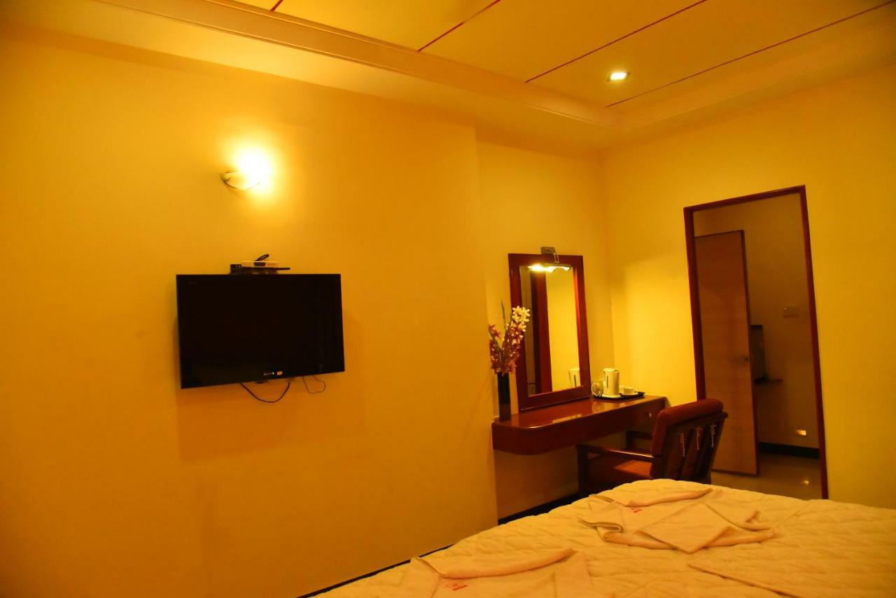 Hotel Subhalakshmi Palace Kāraikkudi Buitenkant foto