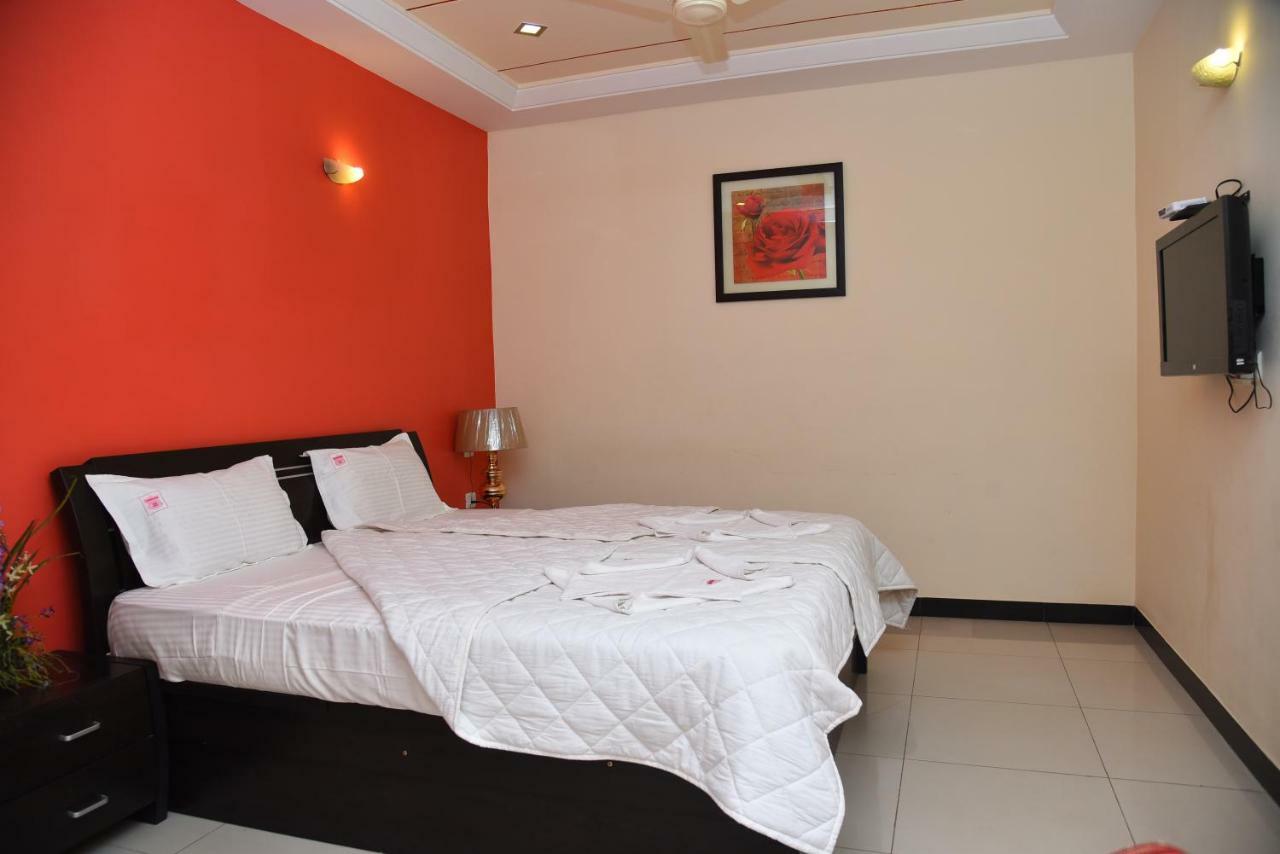 Hotel Subhalakshmi Palace Kāraikkudi Buitenkant foto