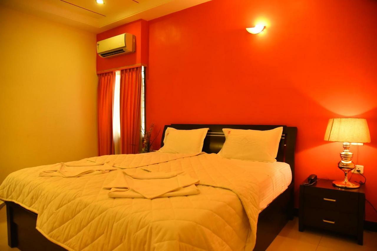 Hotel Subhalakshmi Palace Kāraikkudi Buitenkant foto