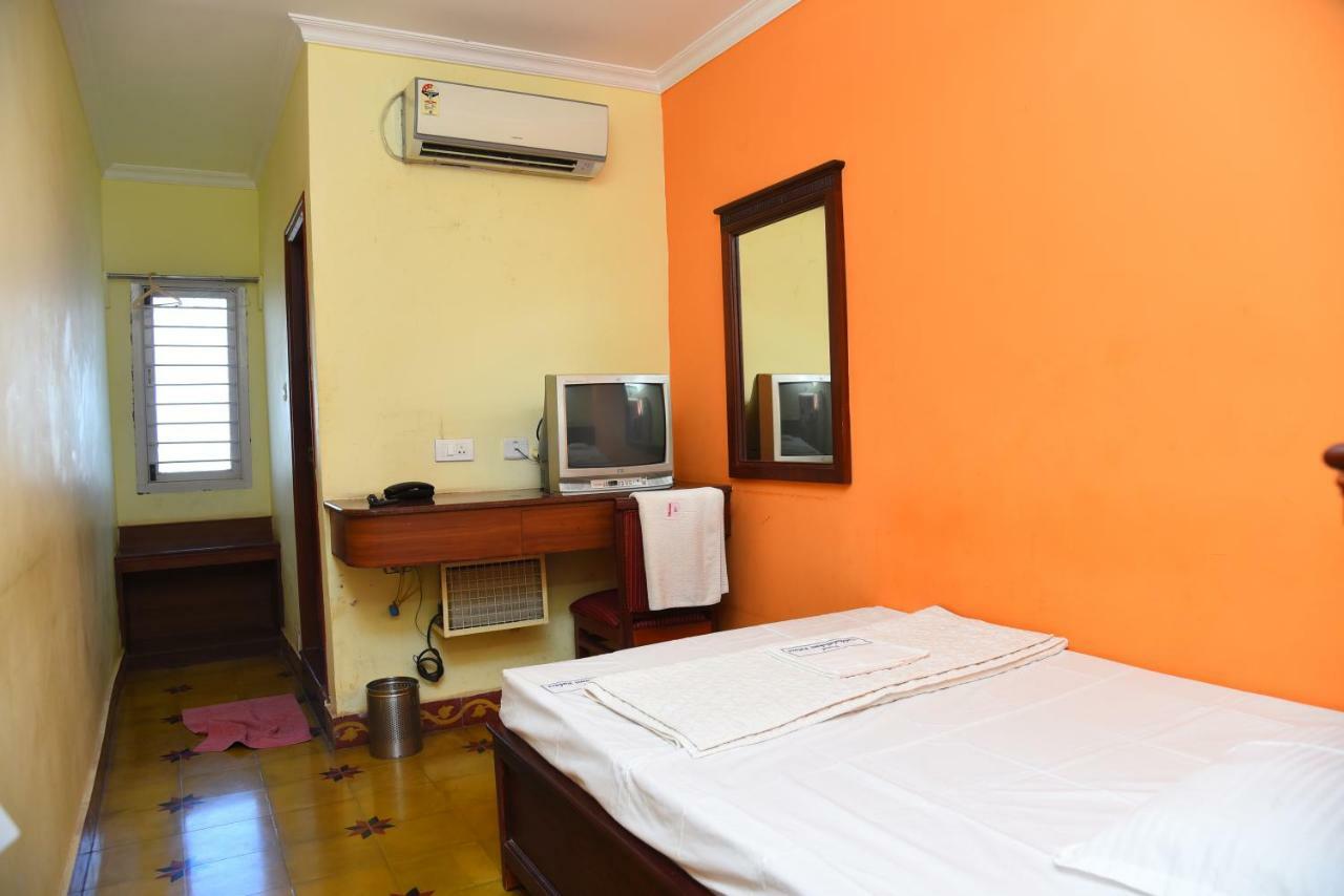 Hotel Subhalakshmi Palace Kāraikkudi Buitenkant foto