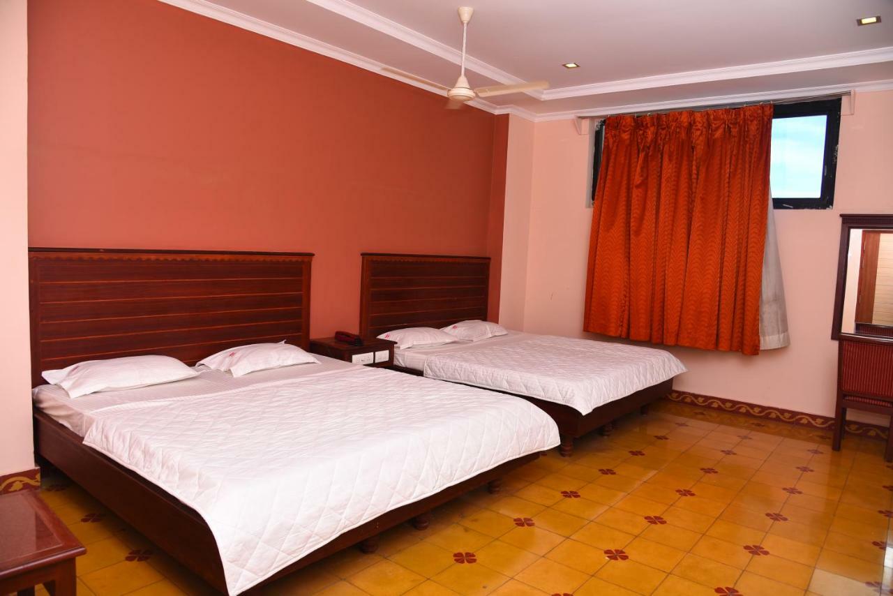 Hotel Subhalakshmi Palace Kāraikkudi Buitenkant foto