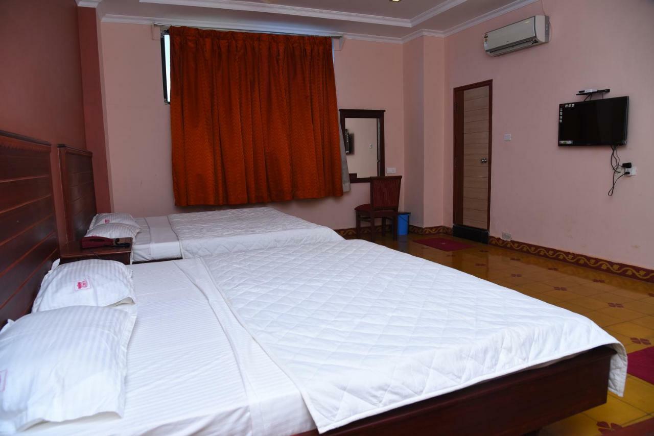 Hotel Subhalakshmi Palace Kāraikkudi Buitenkant foto