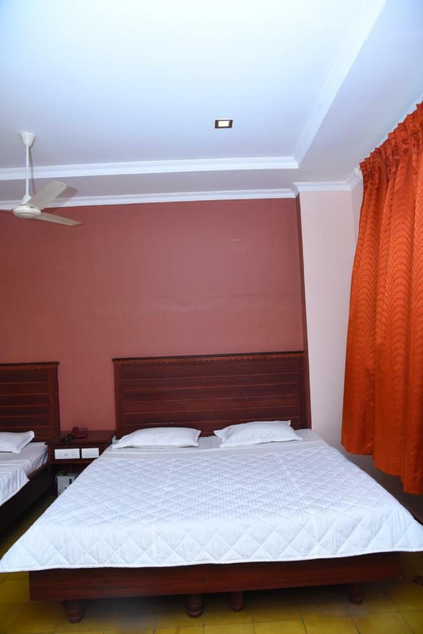 Hotel Subhalakshmi Palace Kāraikkudi Buitenkant foto