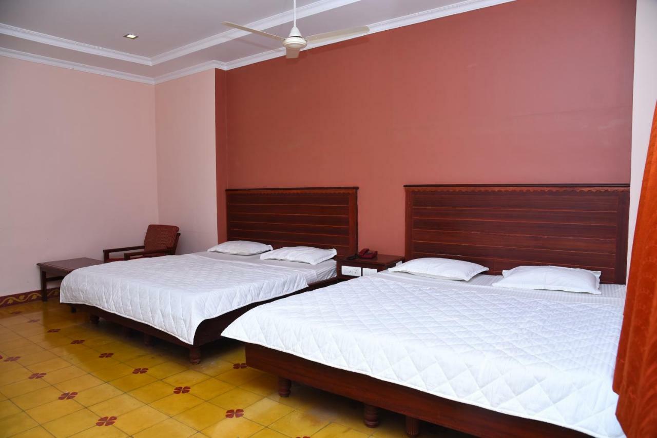 Hotel Subhalakshmi Palace Kāraikkudi Buitenkant foto