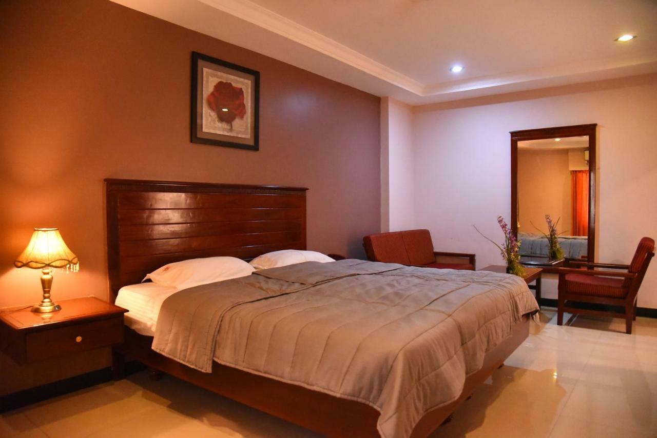 Hotel Subhalakshmi Palace Kāraikkudi Buitenkant foto