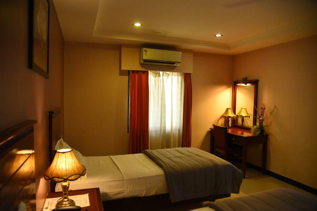 Hotel Subhalakshmi Palace Kāraikkudi Buitenkant foto