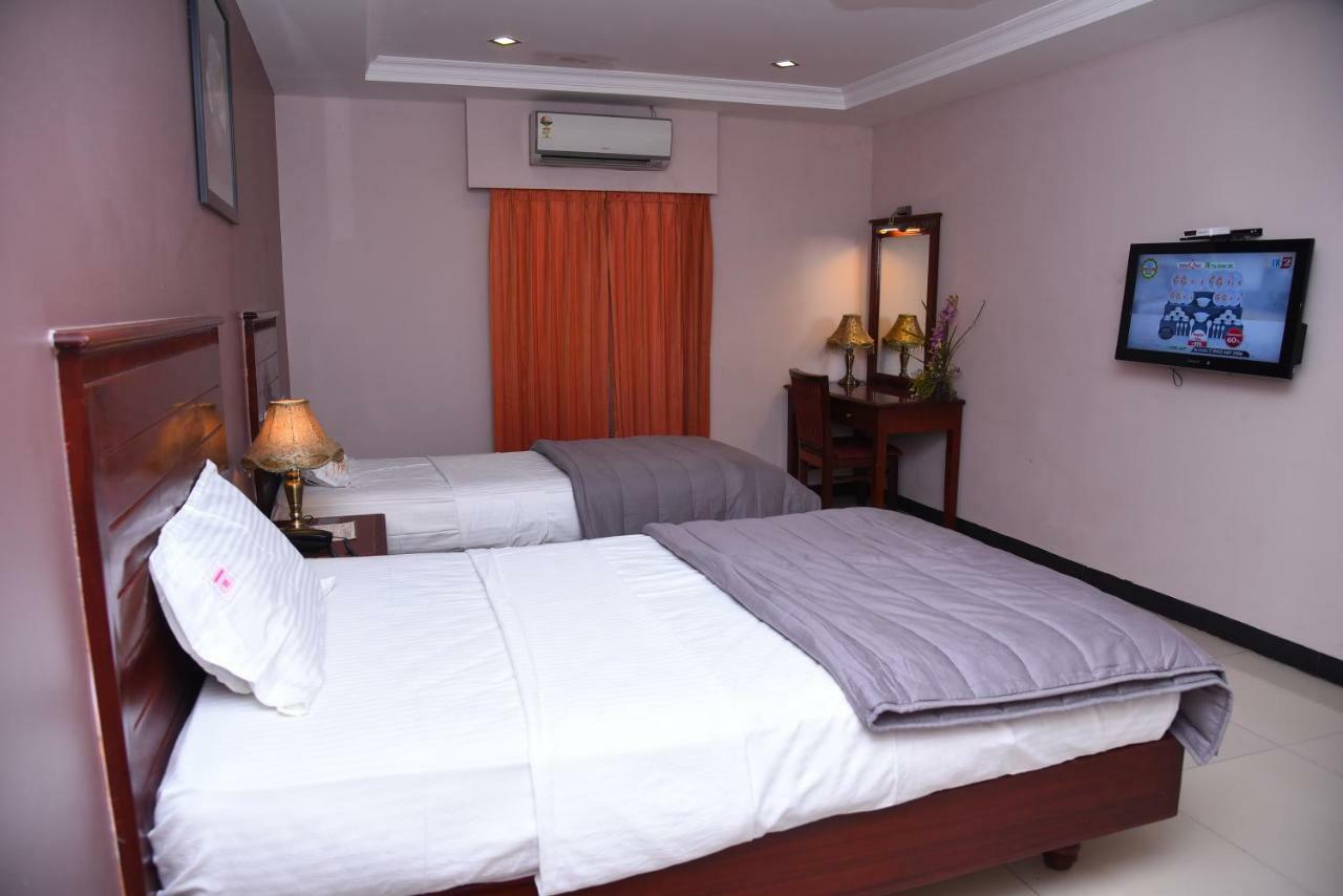 Hotel Subhalakshmi Palace Kāraikkudi Buitenkant foto