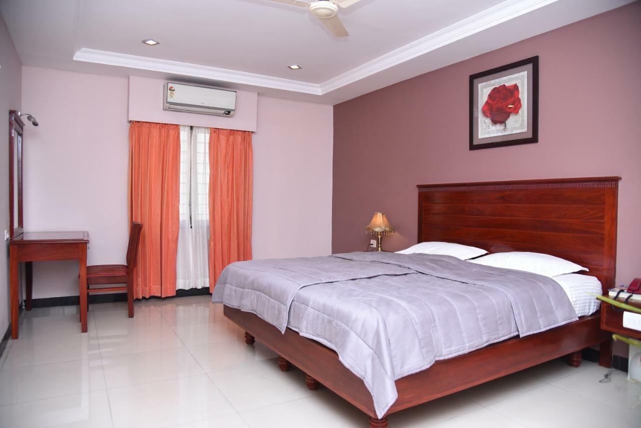 Hotel Subhalakshmi Palace Kāraikkudi Buitenkant foto