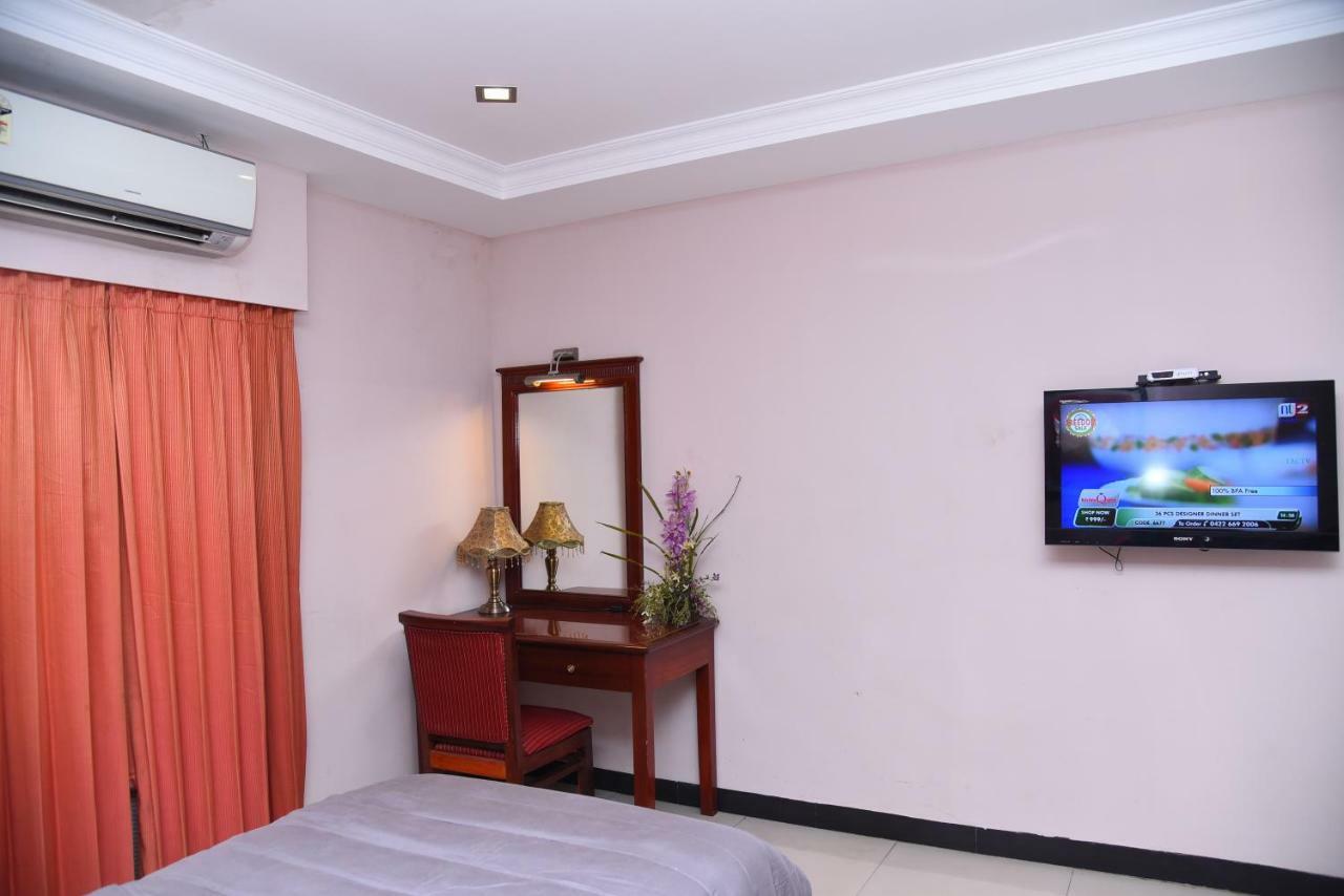 Hotel Subhalakshmi Palace Kāraikkudi Buitenkant foto