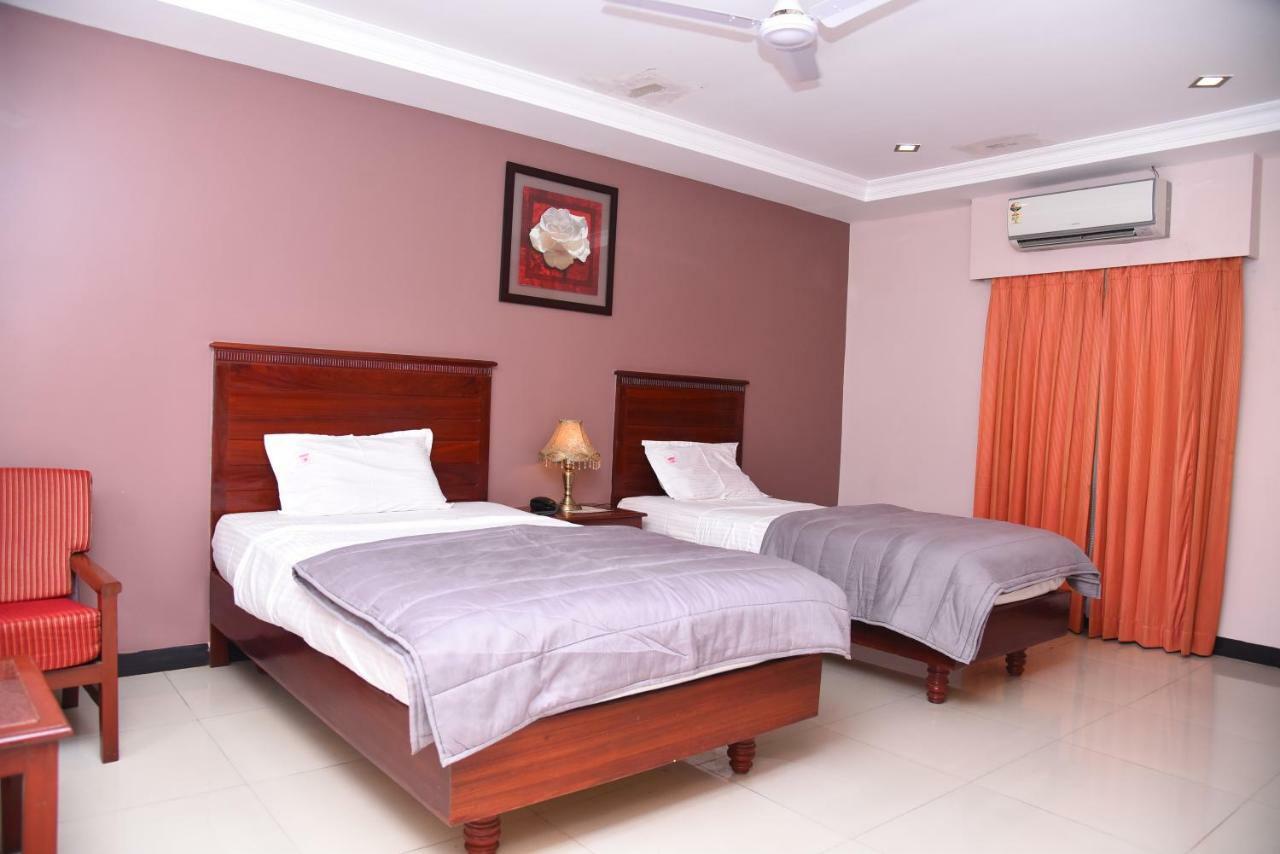 Hotel Subhalakshmi Palace Kāraikkudi Buitenkant foto