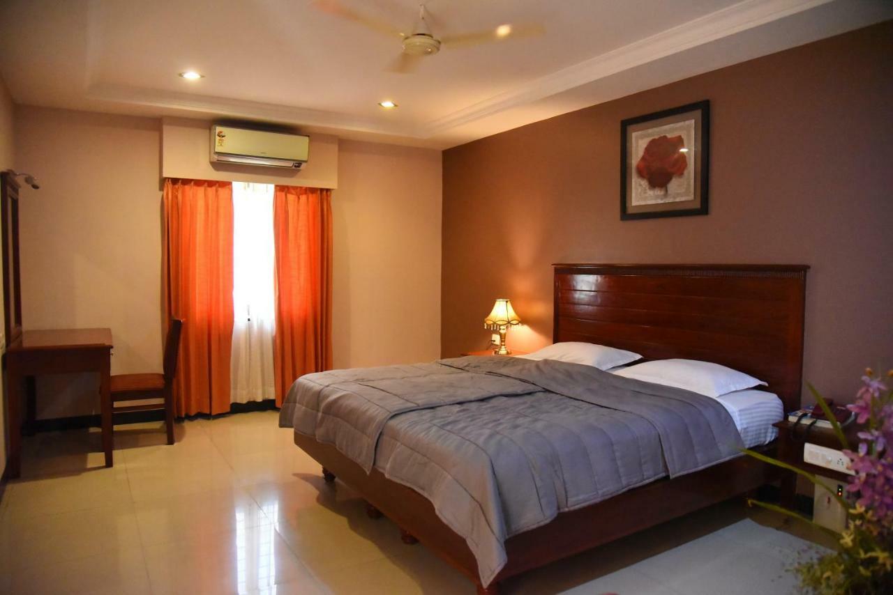 Hotel Subhalakshmi Palace Kāraikkudi Buitenkant foto