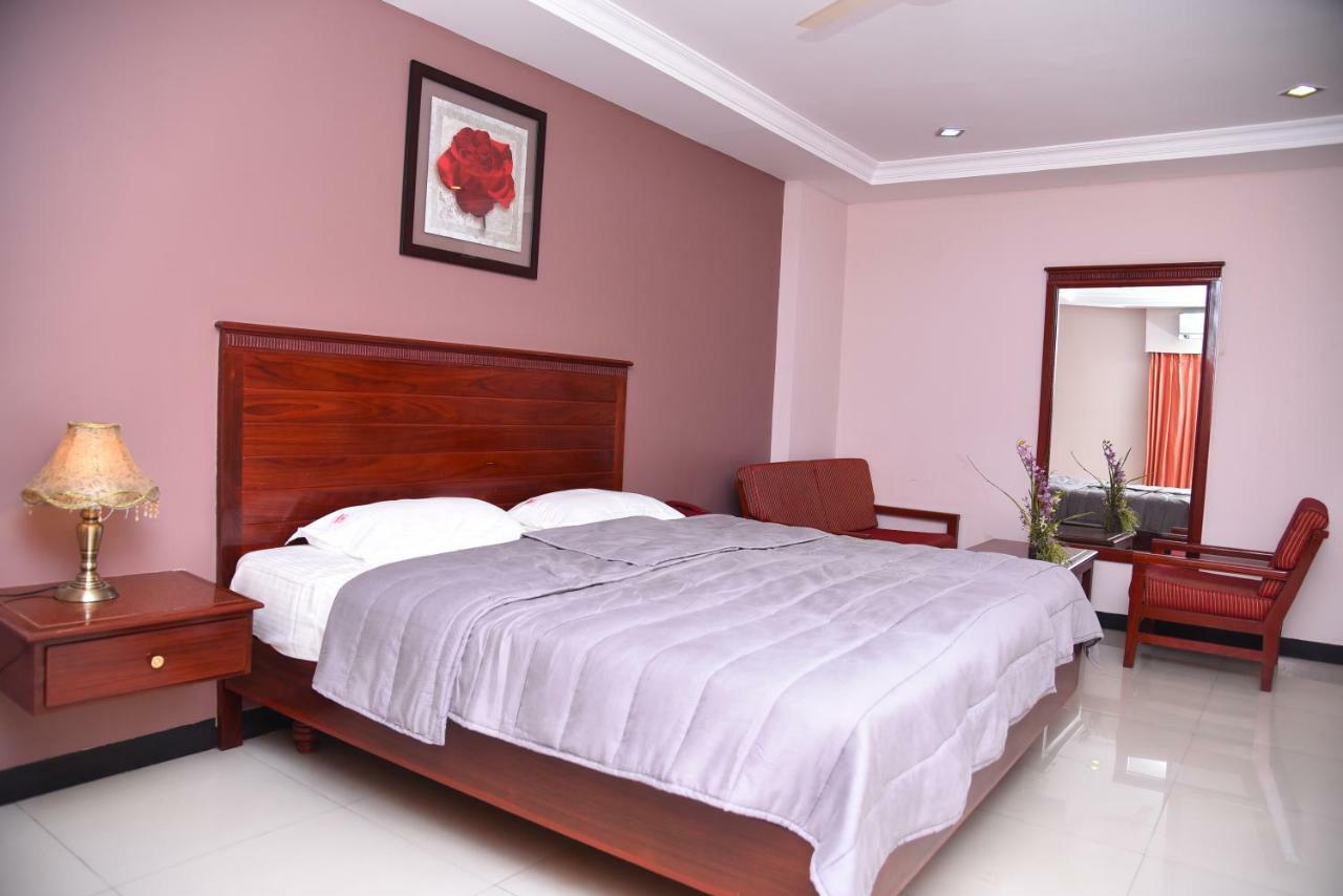 Hotel Subhalakshmi Palace Kāraikkudi Buitenkant foto