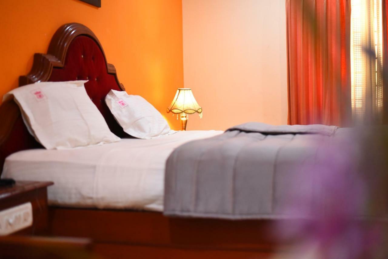 Hotel Subhalakshmi Palace Kāraikkudi Buitenkant foto