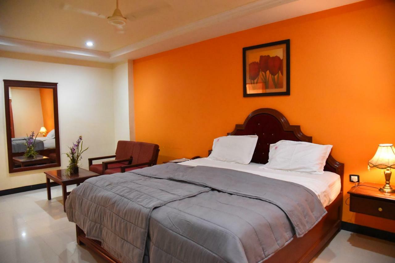 Hotel Subhalakshmi Palace Kāraikkudi Buitenkant foto