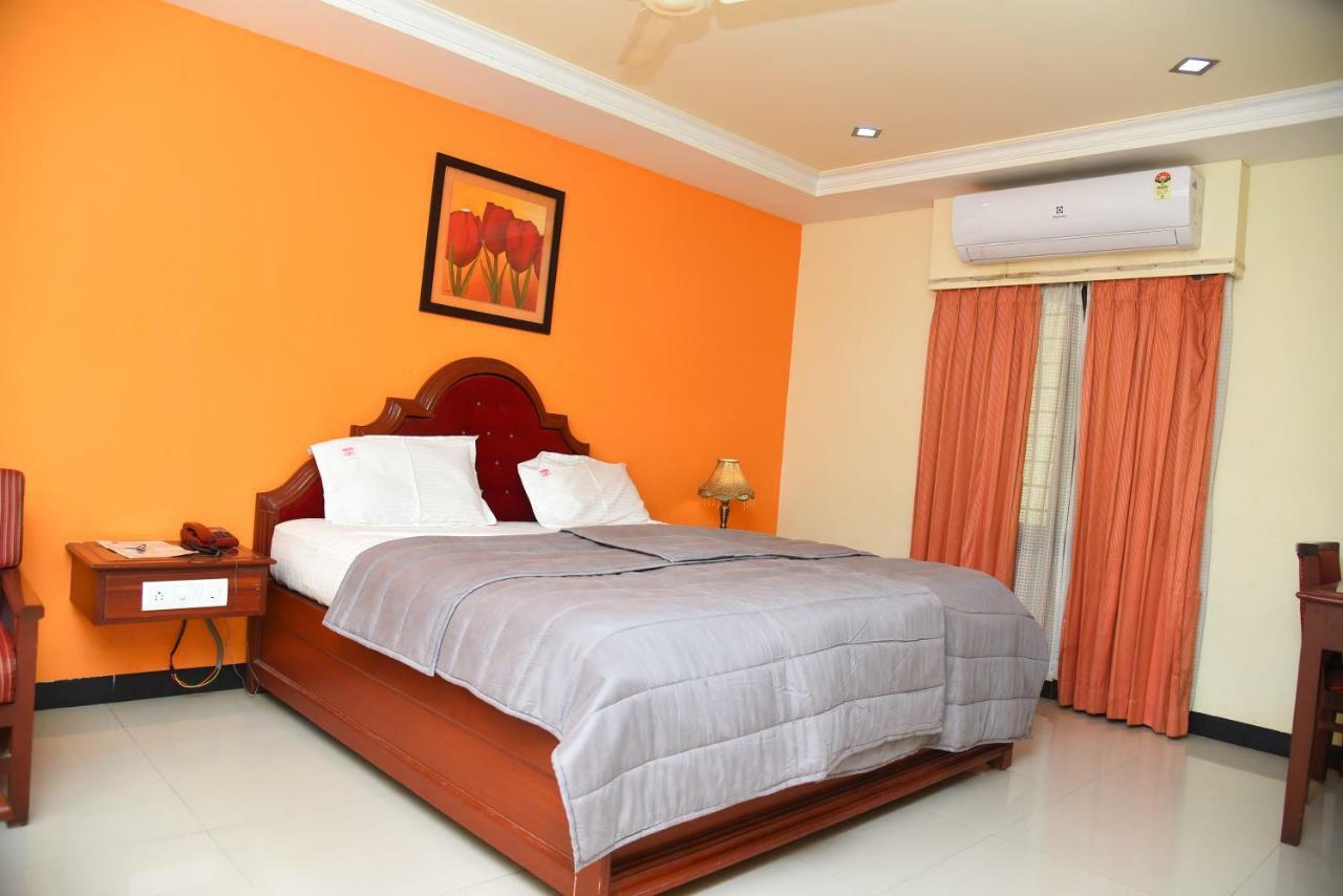 Hotel Subhalakshmi Palace Kāraikkudi Buitenkant foto