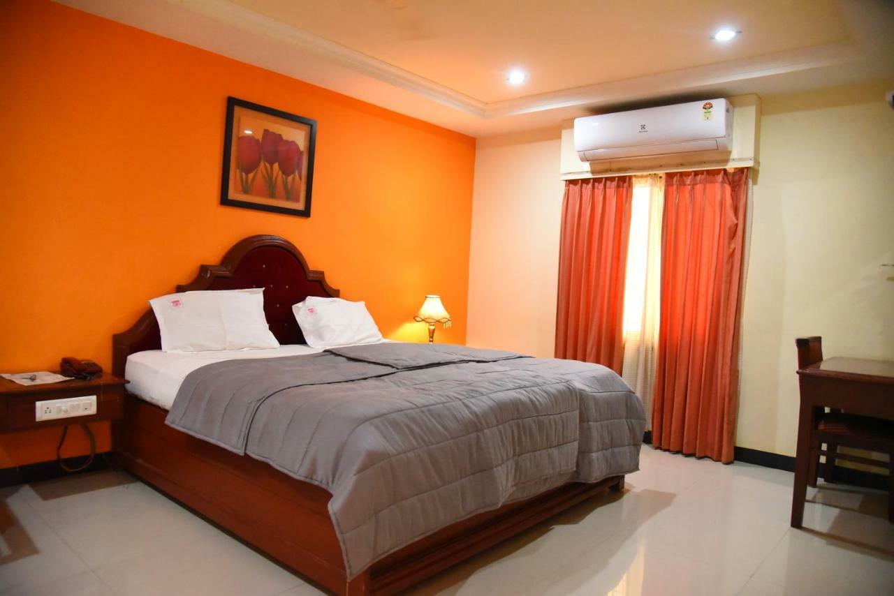 Hotel Subhalakshmi Palace Kāraikkudi Buitenkant foto