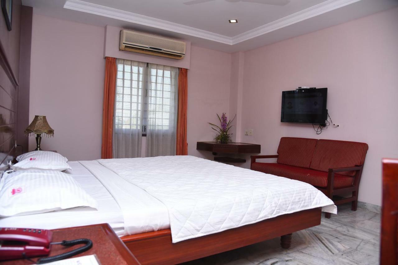 Hotel Subhalakshmi Palace Kāraikkudi Buitenkant foto