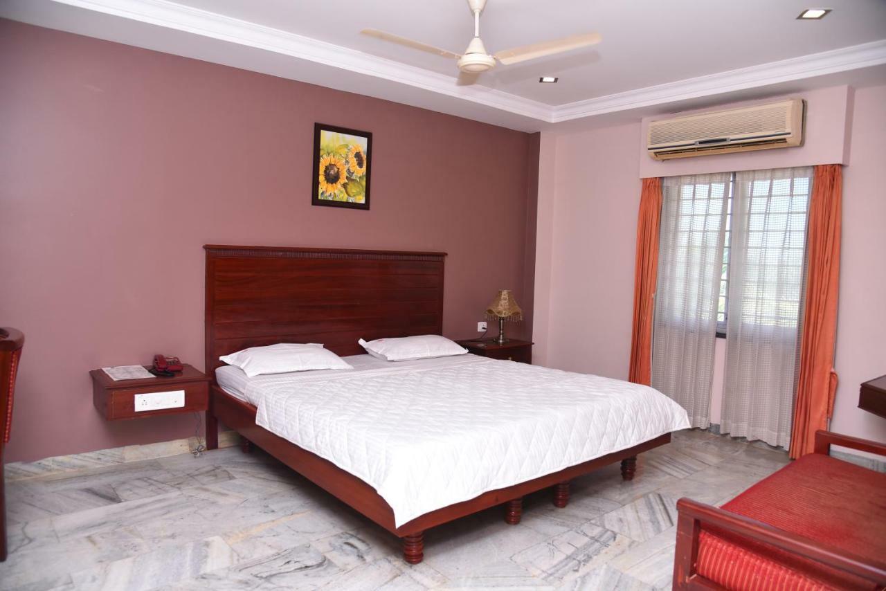 Hotel Subhalakshmi Palace Kāraikkudi Buitenkant foto